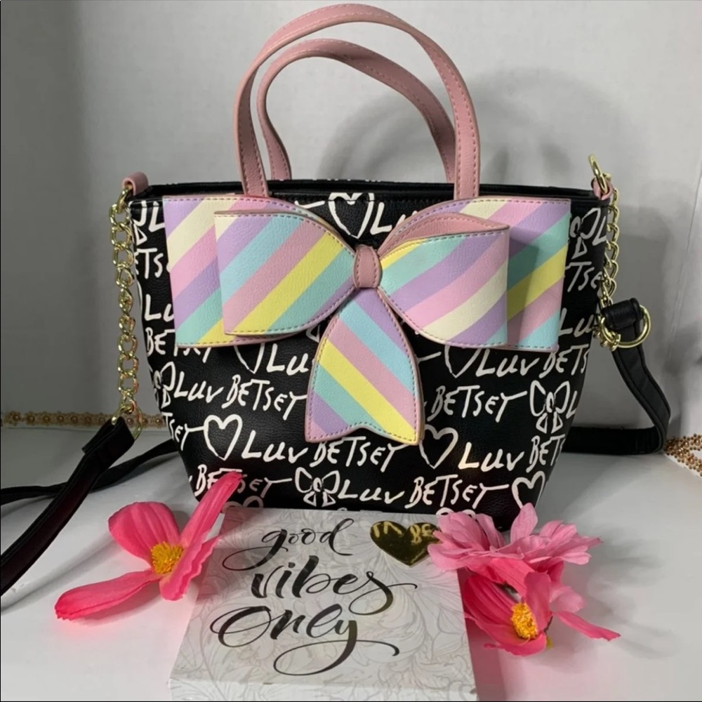 👛👛ISO: Betsey Johnson Purse👛👛